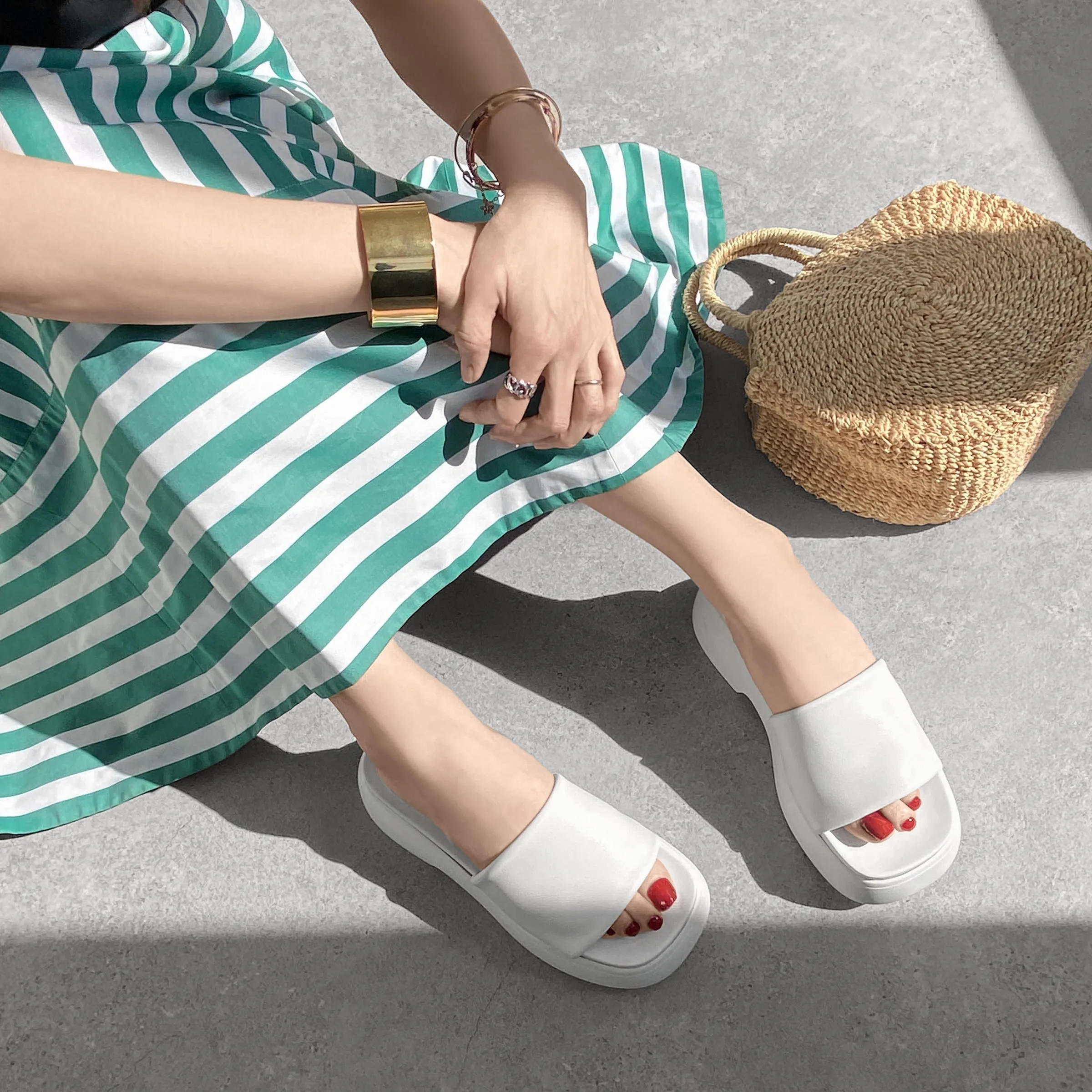 20% OFF: 2024SS: Thick-soled platform sandals (m10bn12) White
