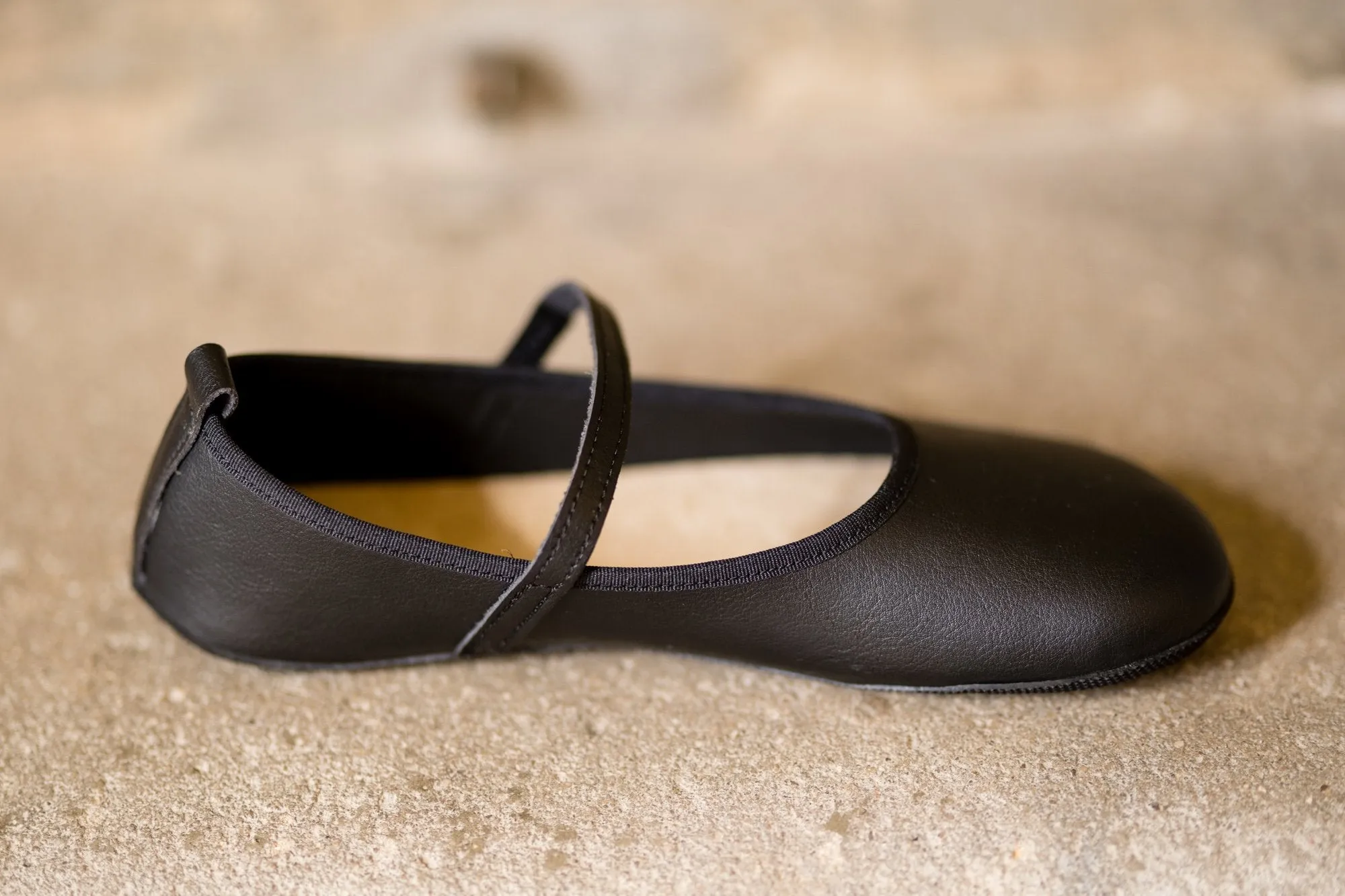 Ananda Barefoot Dress shoes for Narrow Feet
