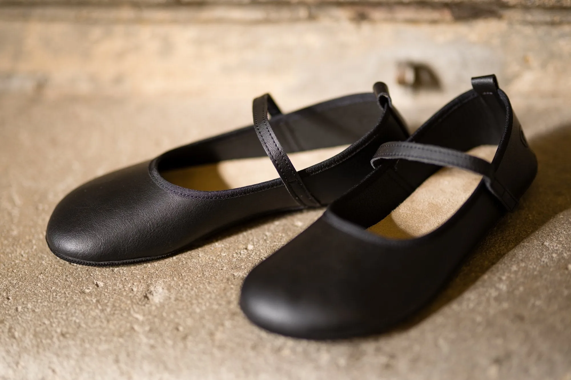Ananda Barefoot Dress shoes for Narrow Feet