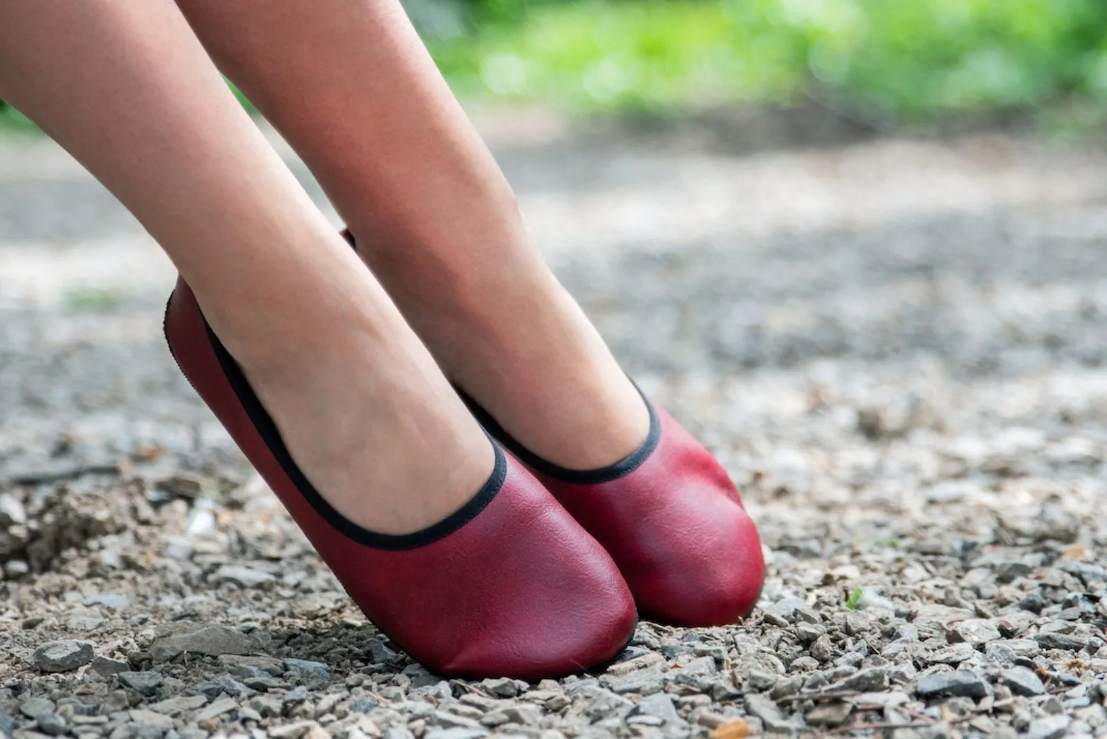 Ananda Extra-Schmale Barfuß-Ballerinas - Burgunderrot