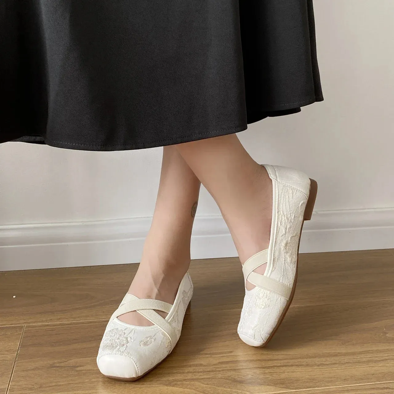 Floral Embroider Ballet Shoes Woman Elegant Almond Toe White Lace Ballerina Flats Ladies Cross Straps Wedding Party Mary Janes
