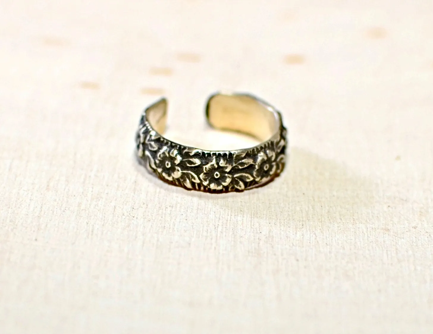 Sterling Silver Toe Ring with Floral Design
