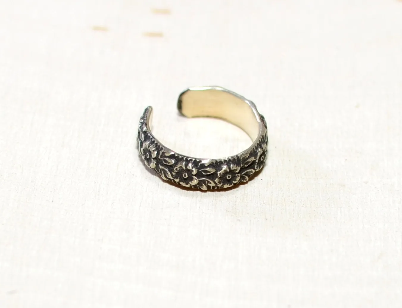 Sterling Silver Toe Ring with Floral Design