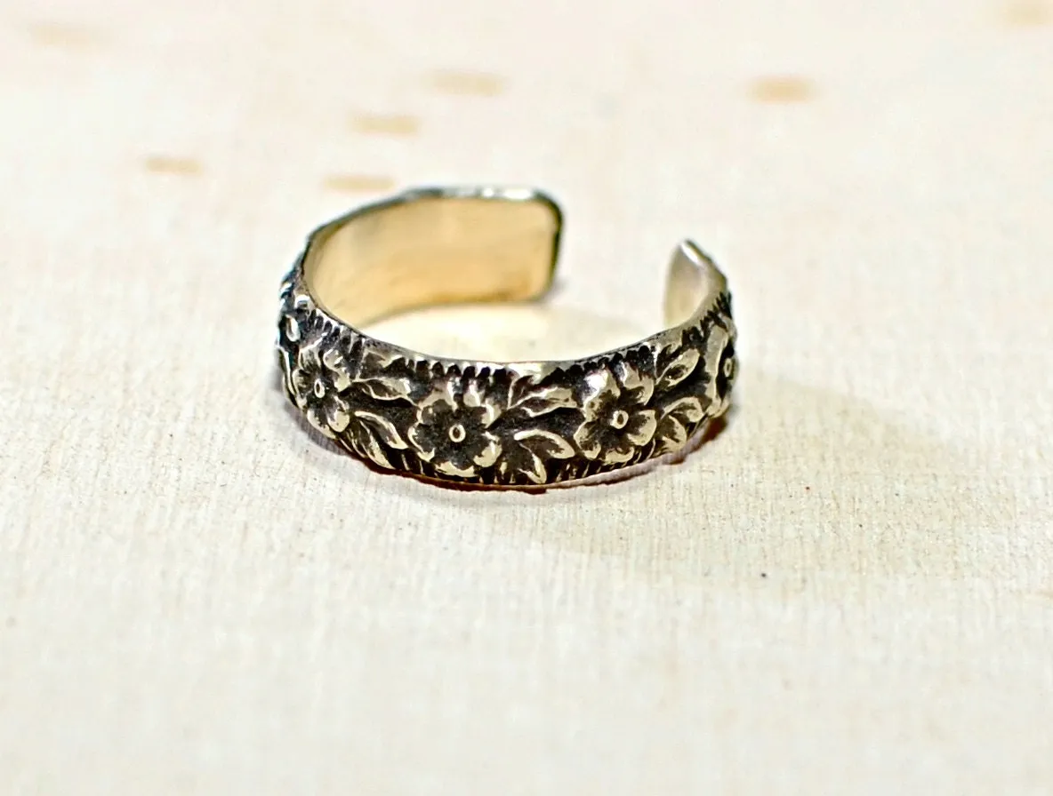Sterling Silver Toe Ring with Floral Design