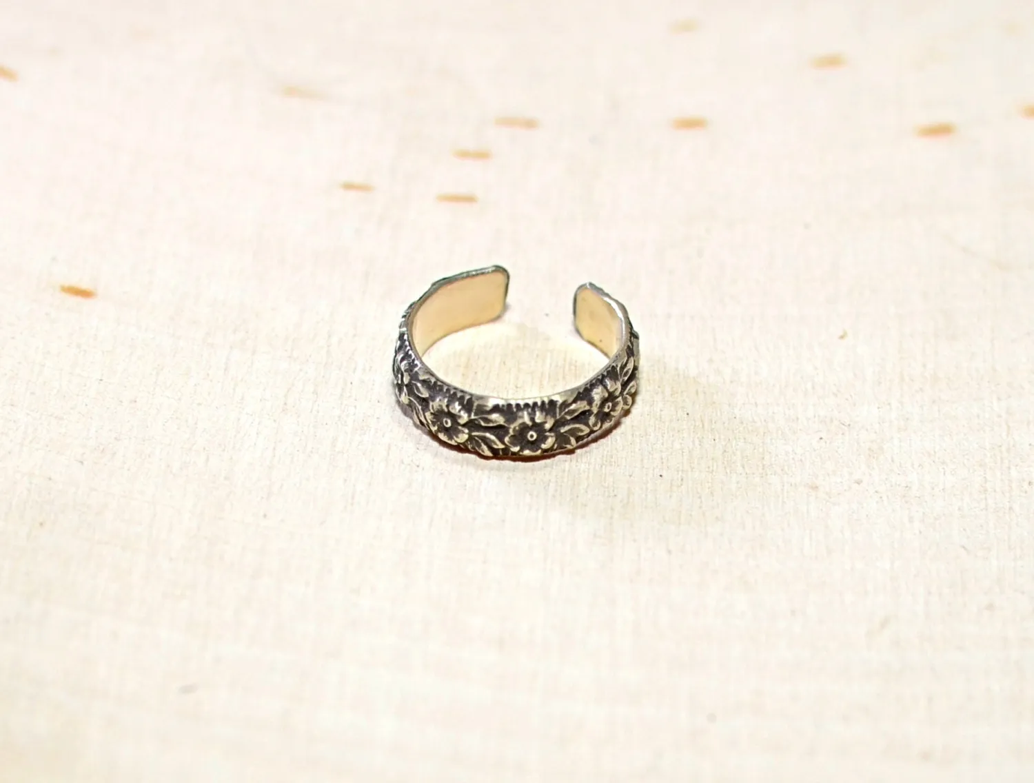 Sterling Silver Toe Ring with Floral Design