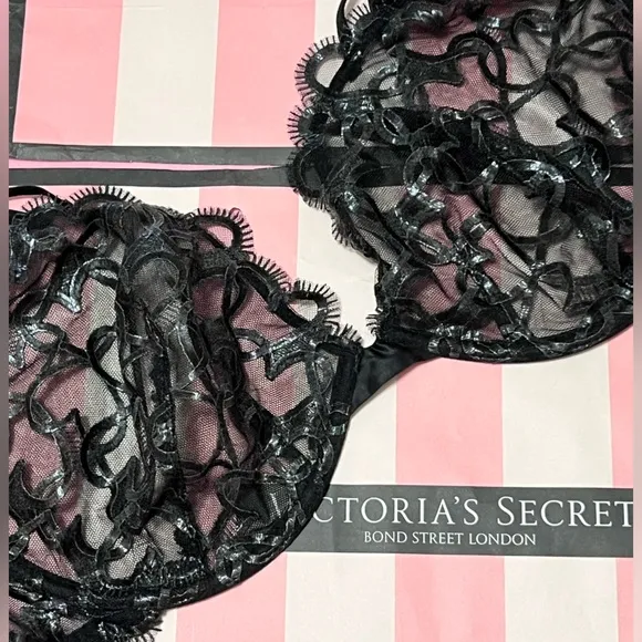 STUNNING $̶1̶0̶0̶ Victoria’s Secret Shimmery Heart Demi and Strappy panty set
