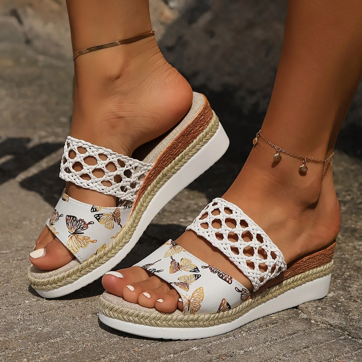 Thick-soled Slippers Women's Outdoor Slip-on Shoes New Style Wedge Fashion Loose Thick Sole High Quality Platform Fish Mouth High Heel Woven Straw Sandals