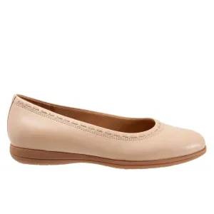 Trotters Dixie T2217-130 Womens Beige Narrow Leather Ballet Flats Shoes