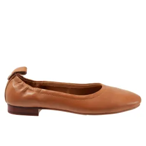 Trotters Gia T2252-215 Womens Brown Leather Slip On Ballet Flats Shoes