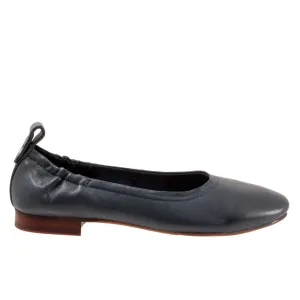 Trotters Gia T2252-400 Womens Blue Wide Leather Slip On Ballet Flats Shoes